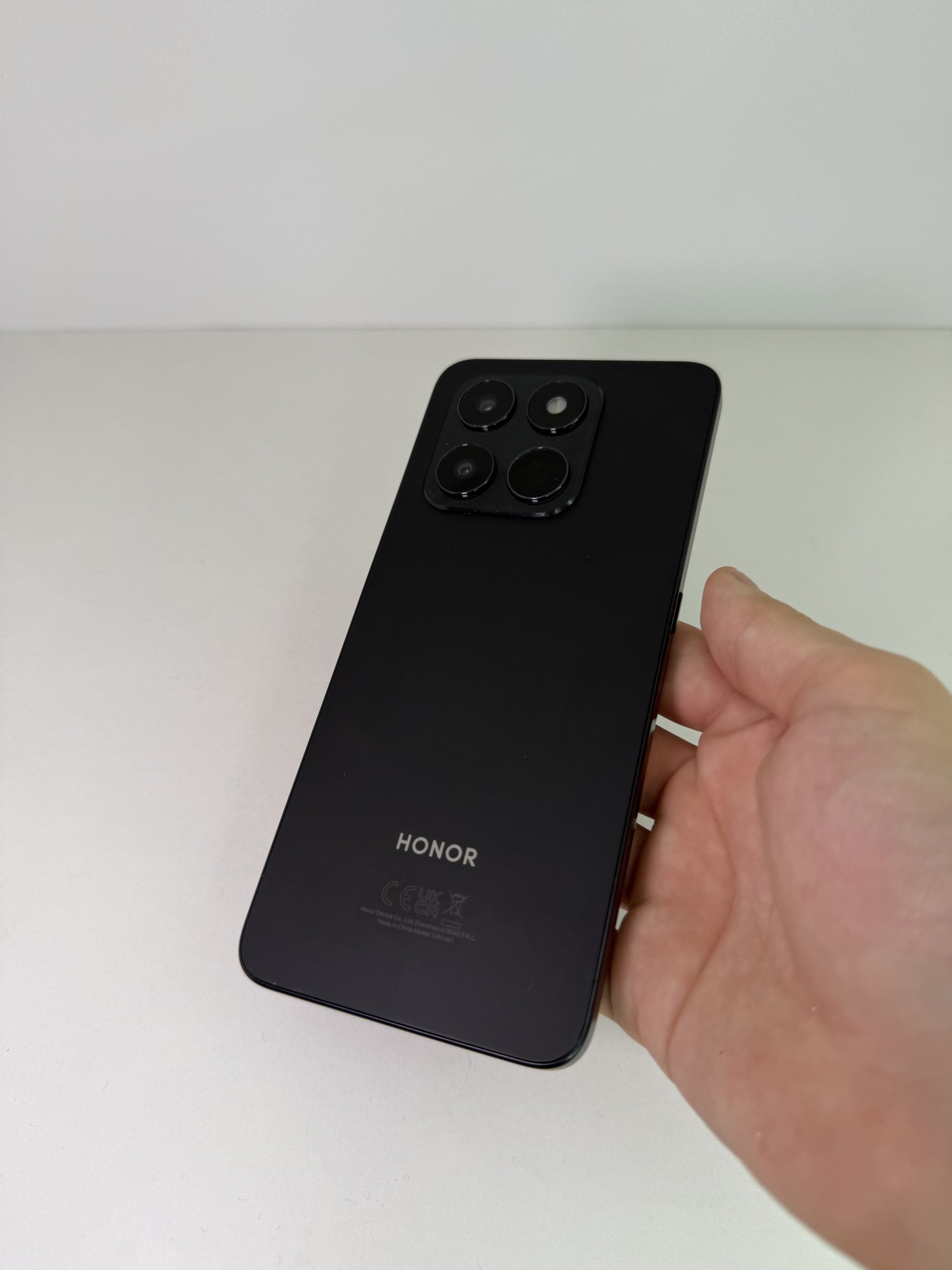 HONOR 400 Smart 4/128 ГБ — 5 000 грн
