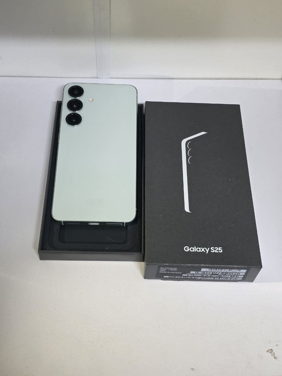 Samsung S25 12/128 ГБ — 23 500 грн