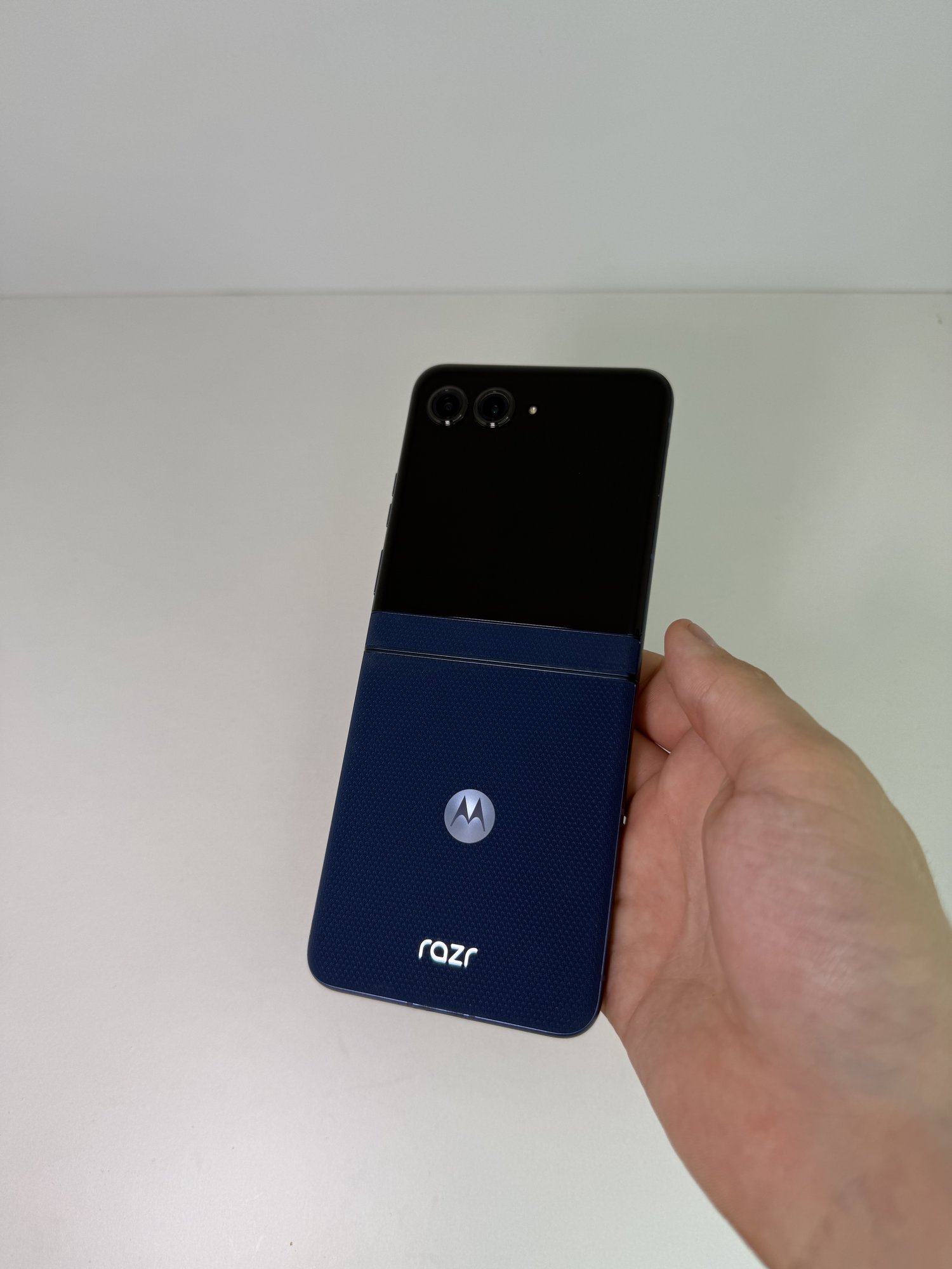 Motorola Razr 60 8/256 ГБ — 13 500 грн