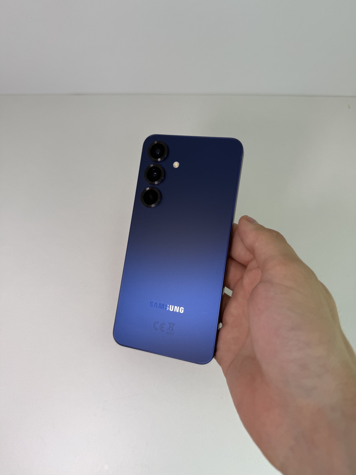 Samsung S25 12/128 ГБ — 23 000 грн