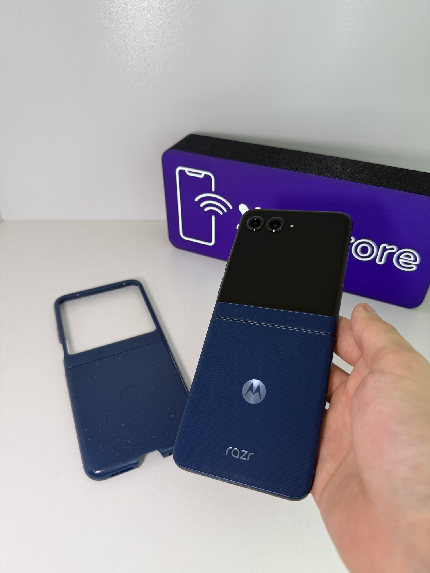 Motorola razr 60 blue 8/256 ГБ — 13 000 грн