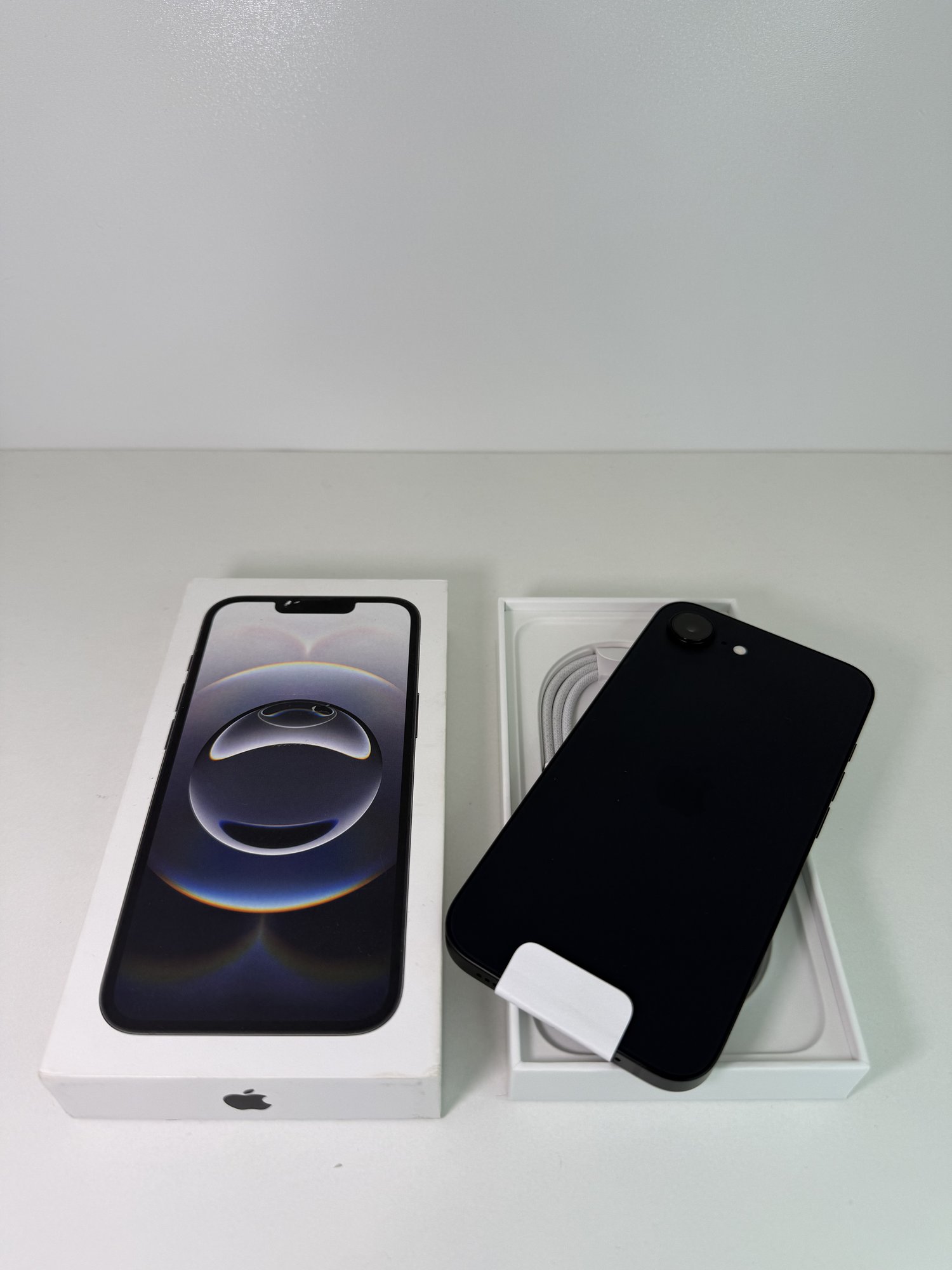 Iphone 16E black 128 ГБ — 22 500 грн