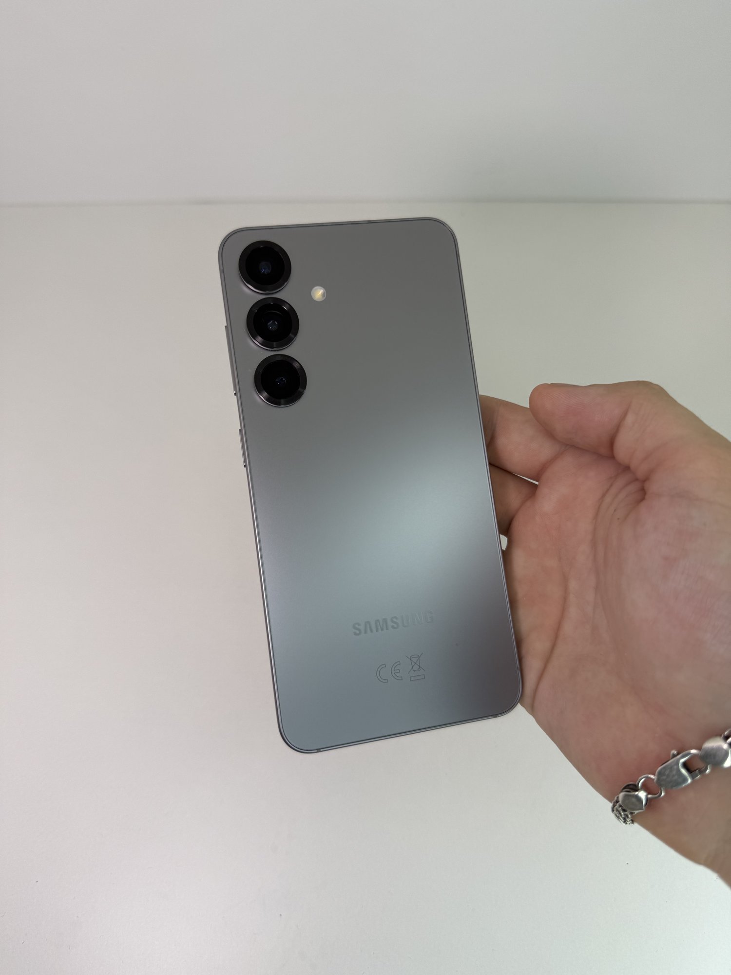 Samsung S25 12/128 ГБ — 23 000 грн