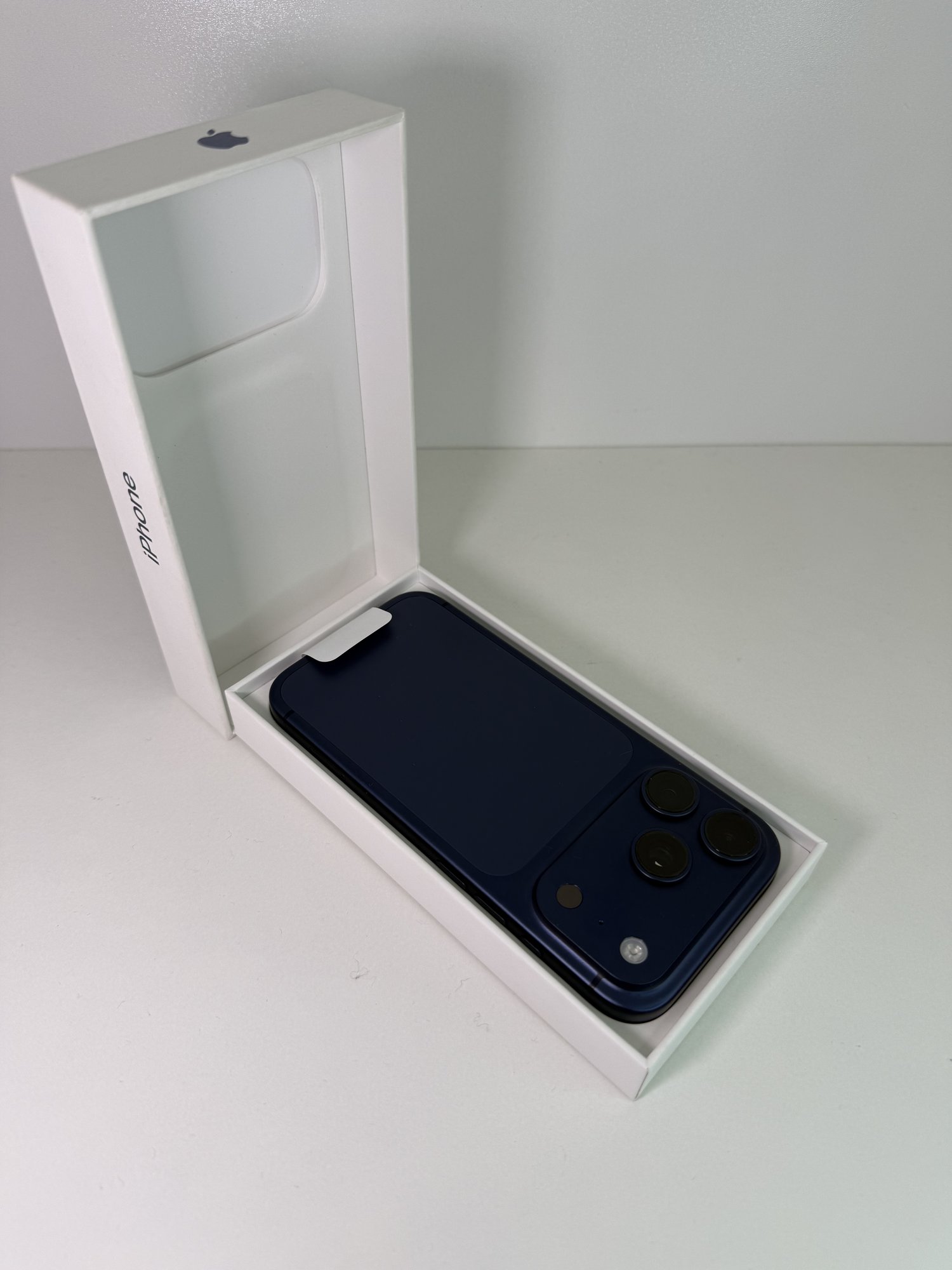 Iphone 17 Pro blue 256 ГБ — 51 500 грн