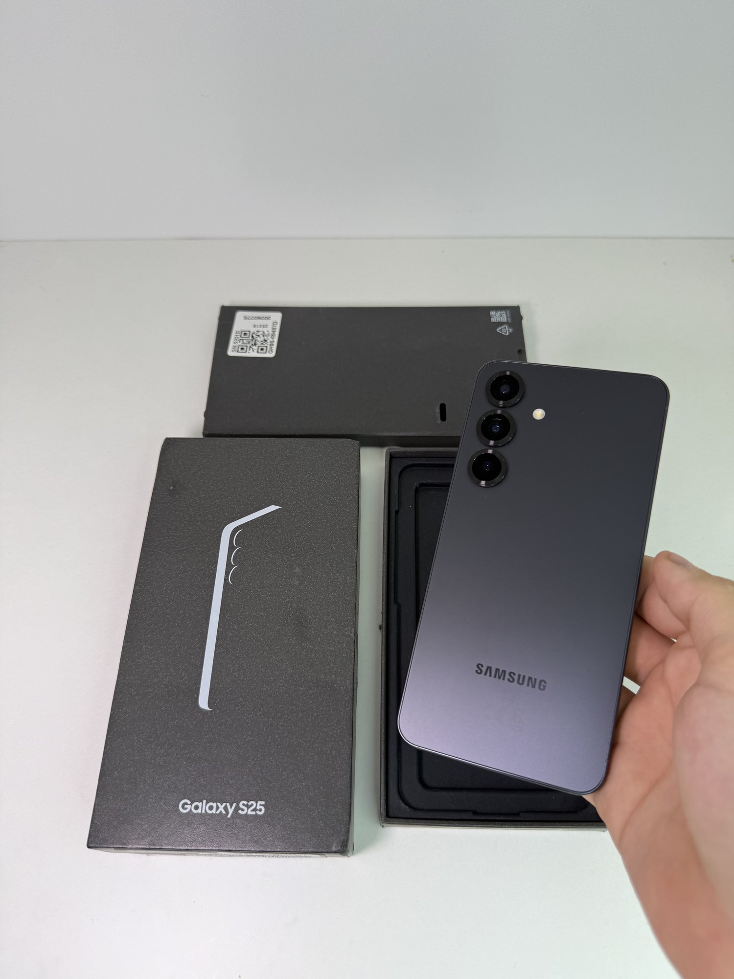 Samsung S25 12/256 ГБ — 26 500 грн