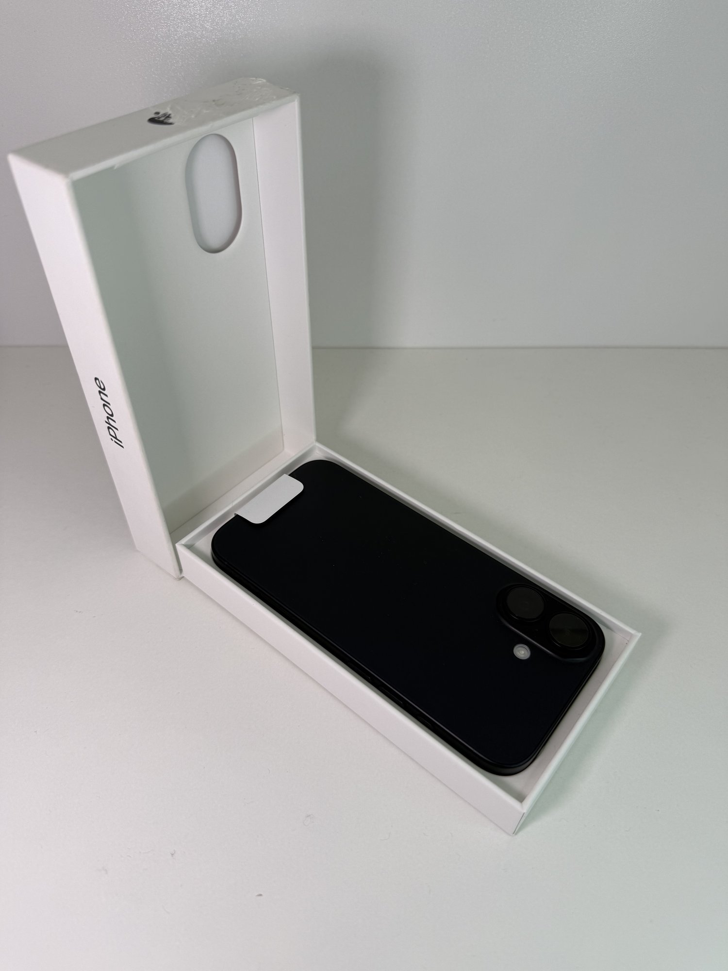 Iphone 16 black 128 ГБ — 28 000 грн
