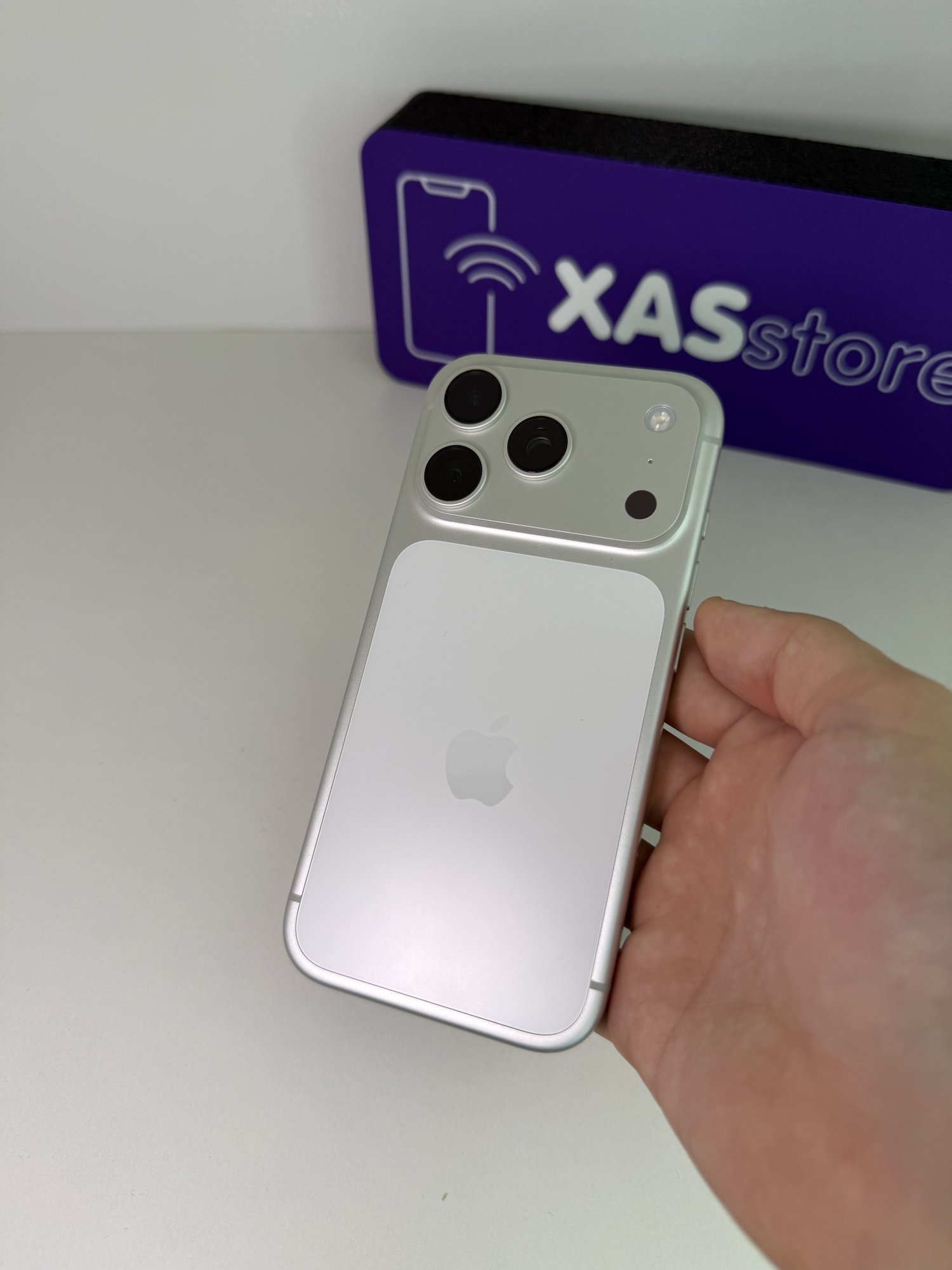 Iphone 17 Pro white 256 ГБ — 51 000 грн