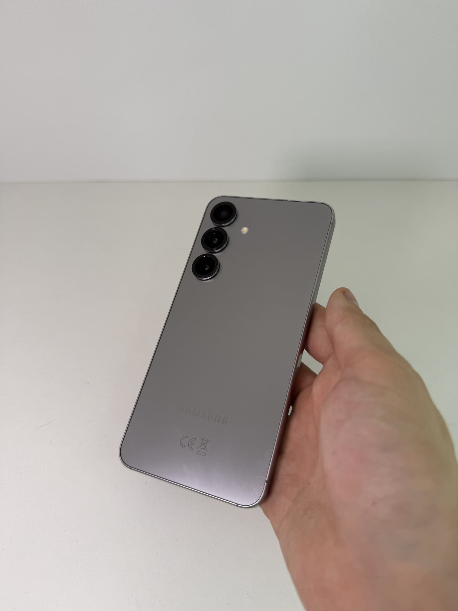 Samsung S25 12/128 ГБ — 17 500 грн