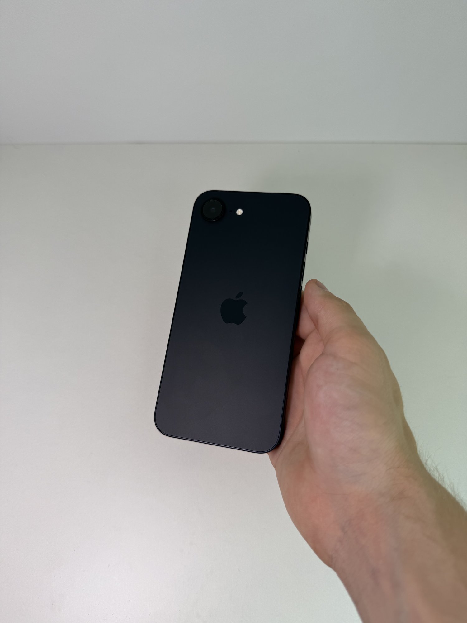 Iphone 16e 128 ГБ — 17 500 грн
