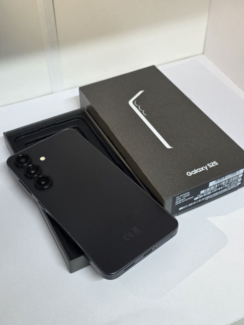 Samsung S25 12/256 ГБ — 26 000 грн
