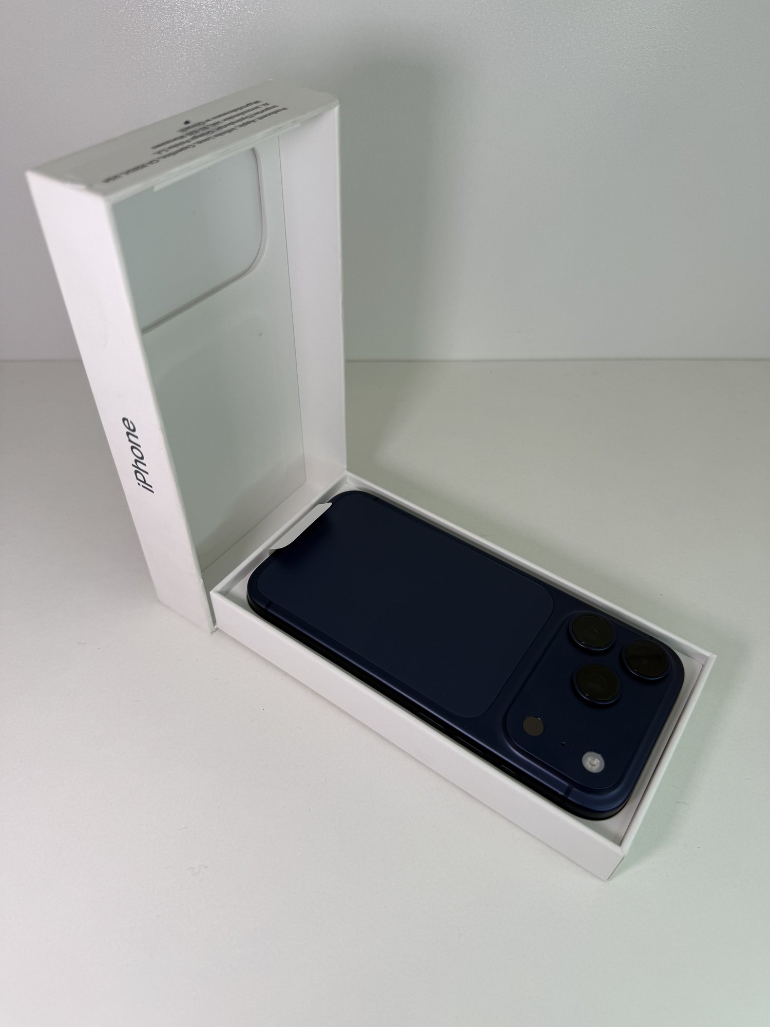 Iphone 17 Pro blue 256 ГБ — 54 000 грн